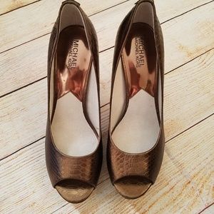 Michael Kors platform pumps. Size 10M